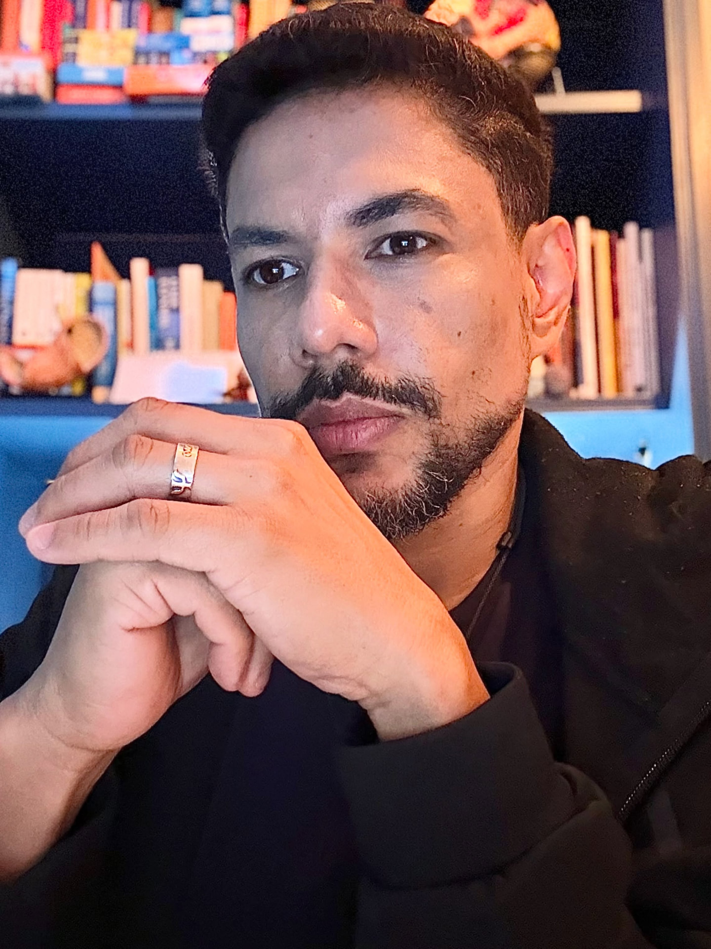 André Gonçalves em seu escritório